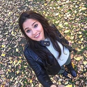 Meet your Posher, Maria beatriz